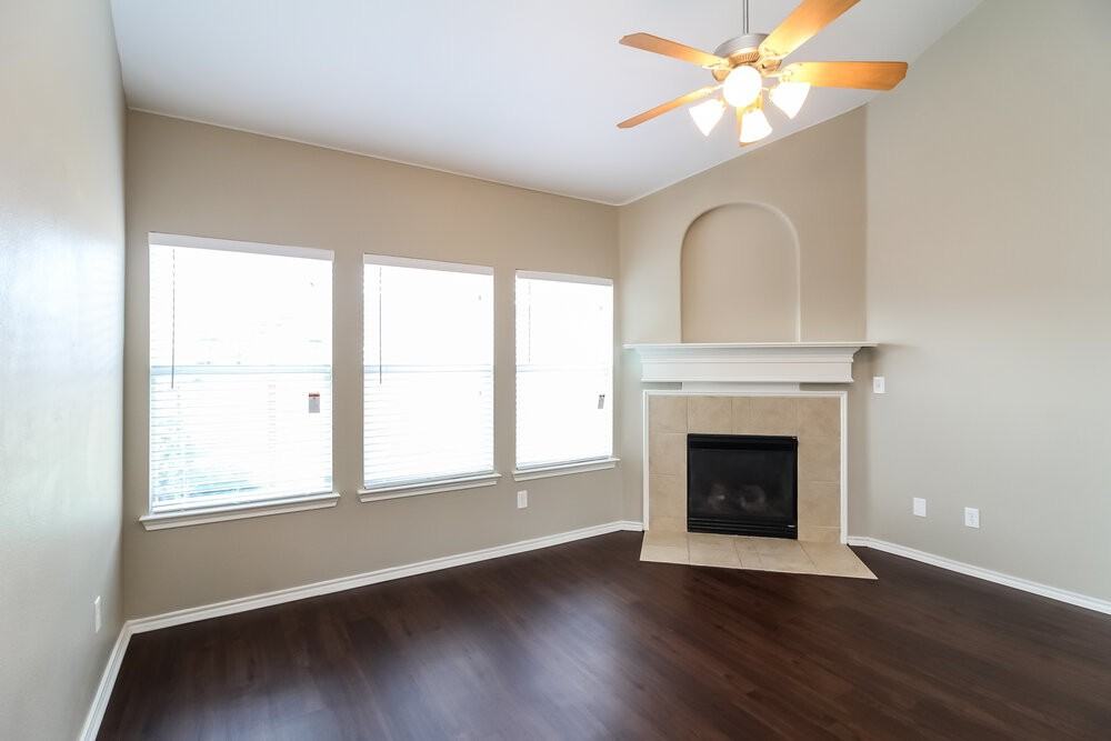 1204 Seneca Pl - Photo 3 of 17