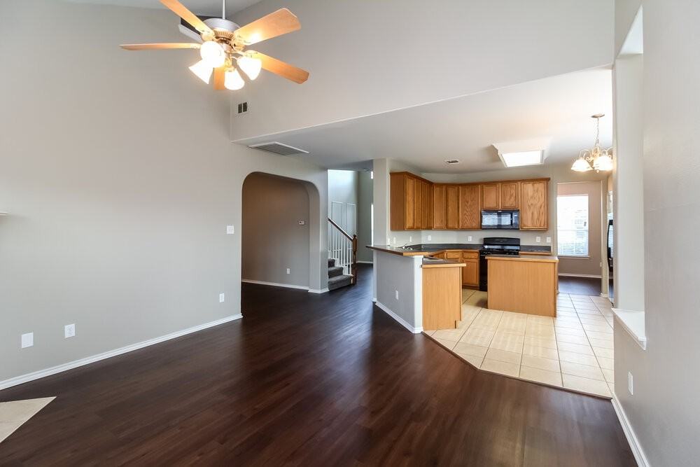 1204 Seneca Pl - Photo 4 of 17