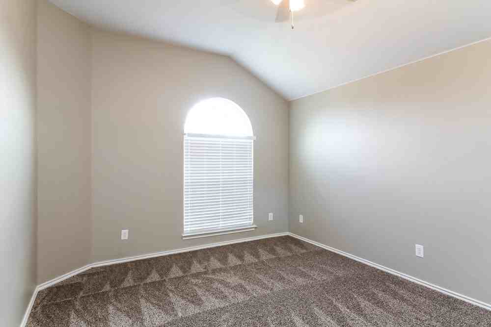 1204 Seneca Pl - Photo 7 of 17