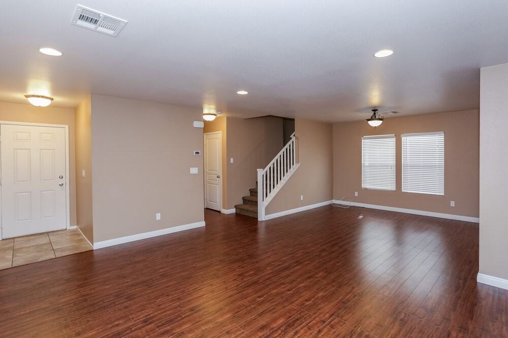 9434 Blooming Grove Ave - Photo 3 of 18