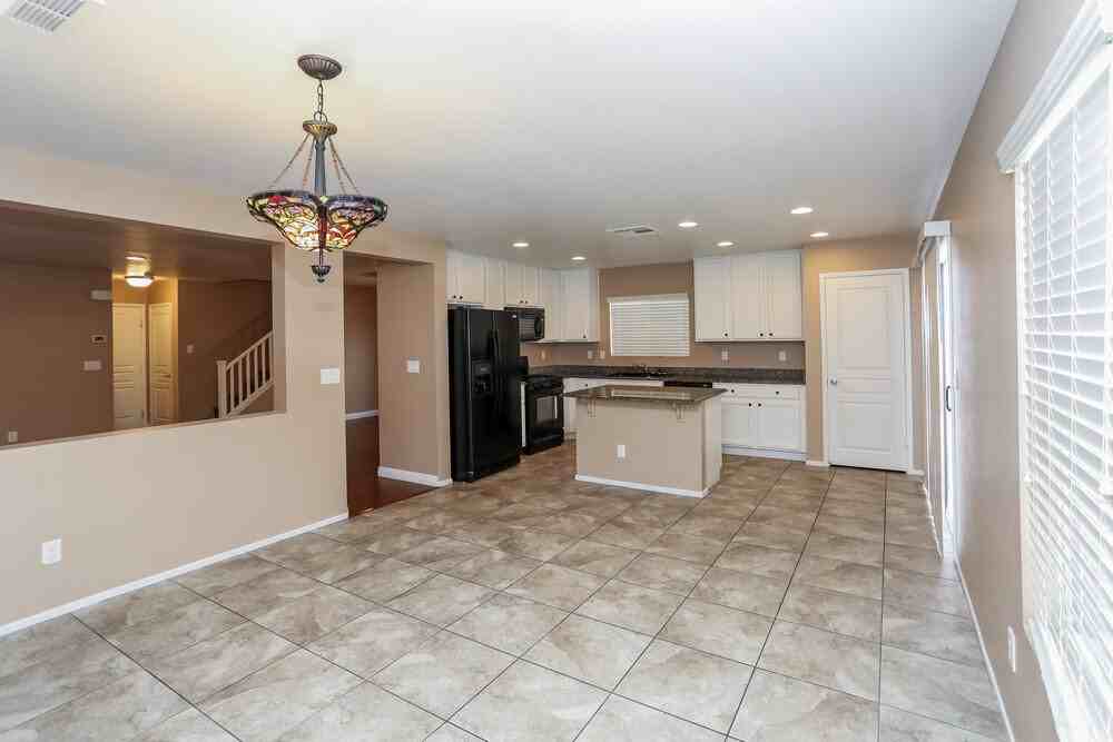 9434 Blooming Grove Ave - Photo 4 of 18
