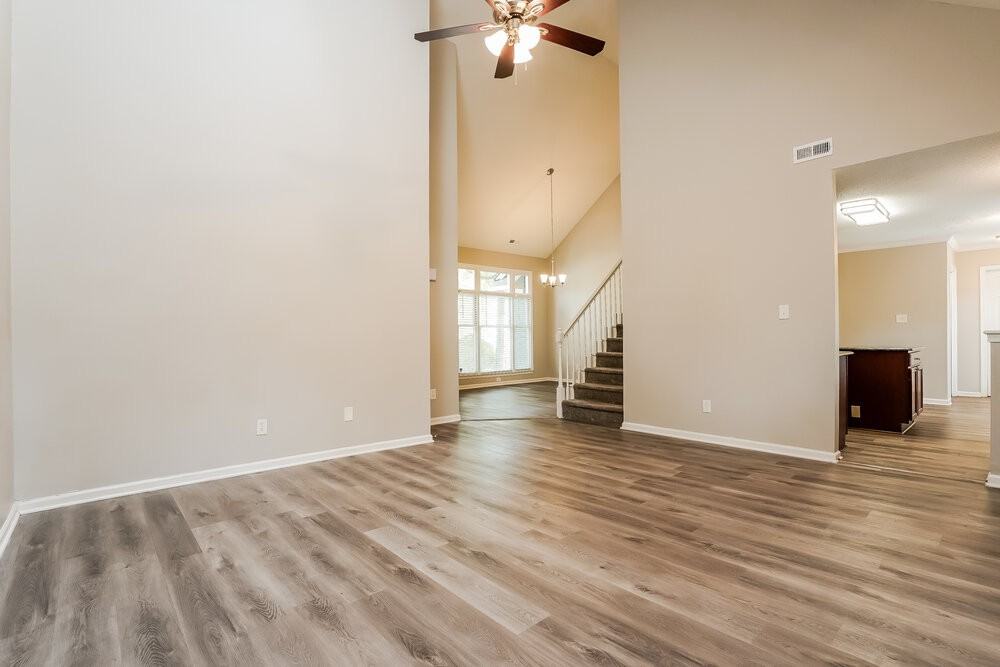 1011 Laurens Way - Photo 5 of 17