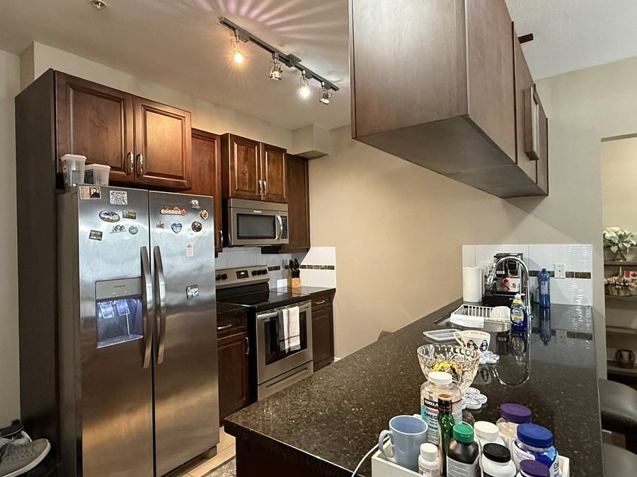 11935 Burnett St - Photo 7 of 31
