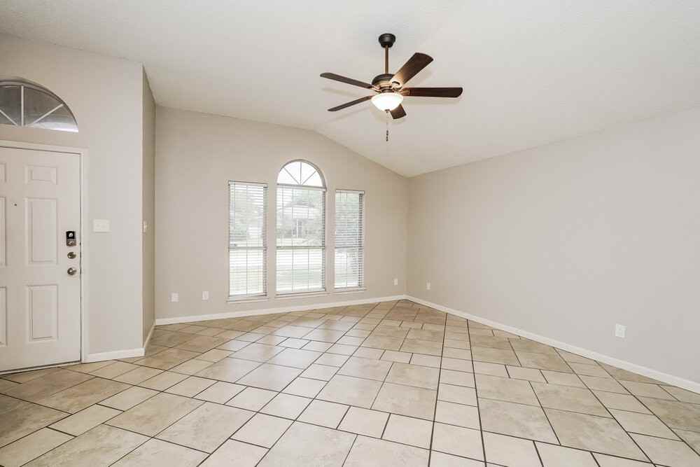 5909 Northfield Dr - Photo 3 of 16