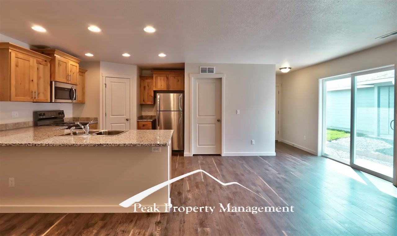 16564 N Franklin Blvd #16564 - Photo 3 of 17