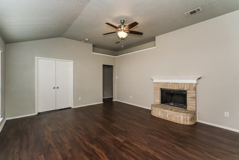 1121 Sandalwood Dr - Photo 3 of 16