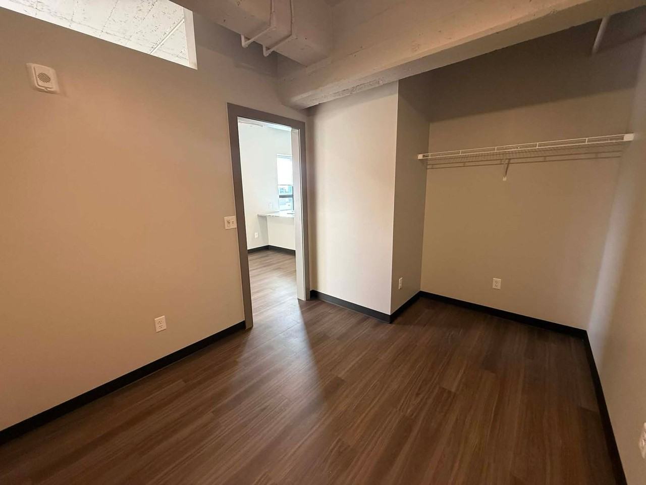 The Arnold Apartments - Photo 4 of 20