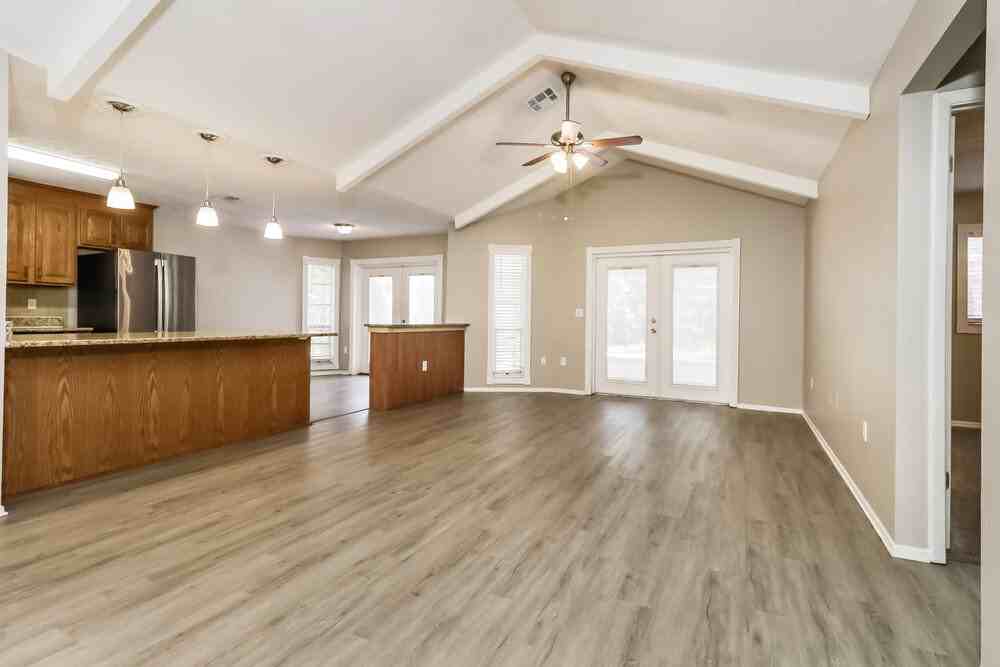 13403 Woodward Dr - Photo 4 of 16