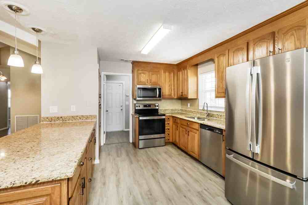 13403 Woodward Dr - Photo 6 of 16