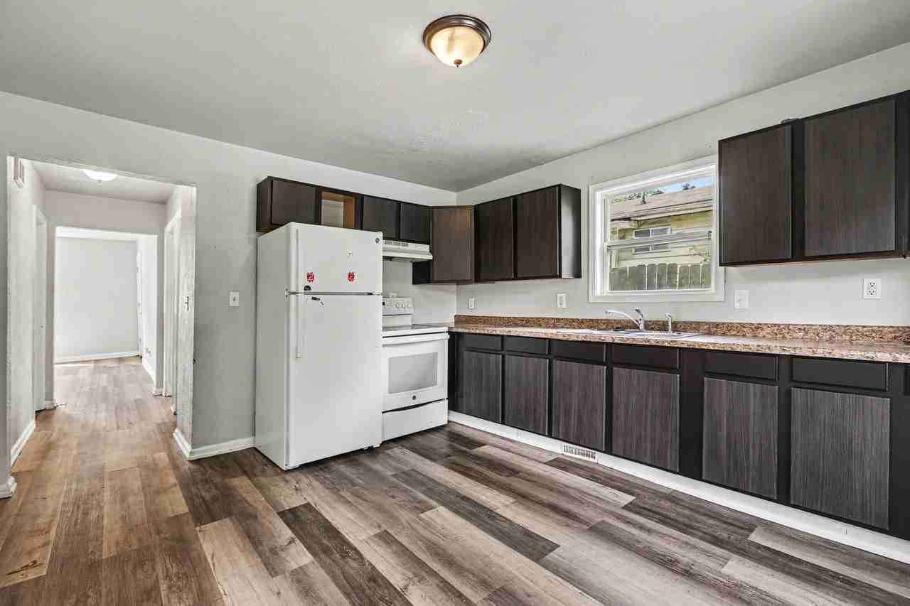 790 Harriet St #1 - Photo 4 of 14