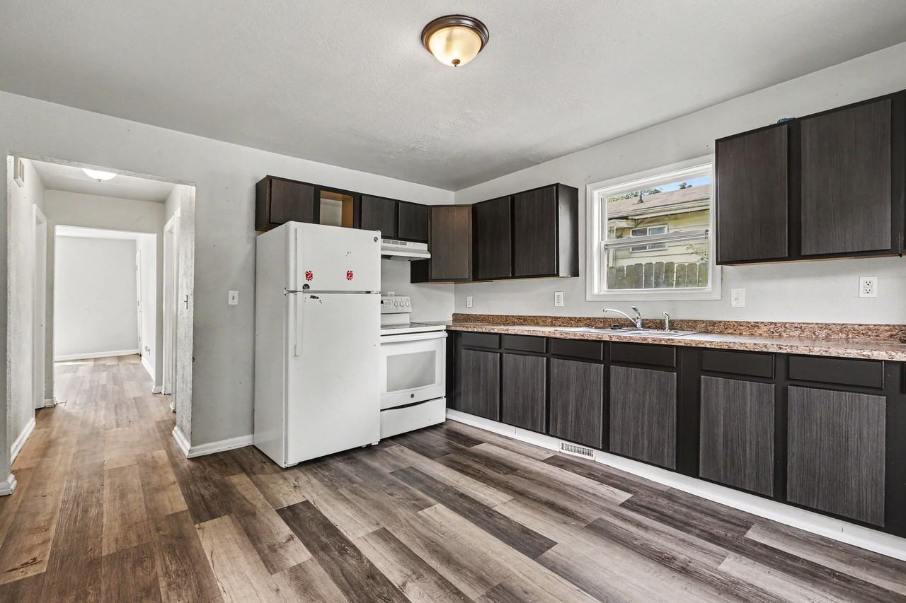 790 Harriet St #1 - Photo 6 of 14