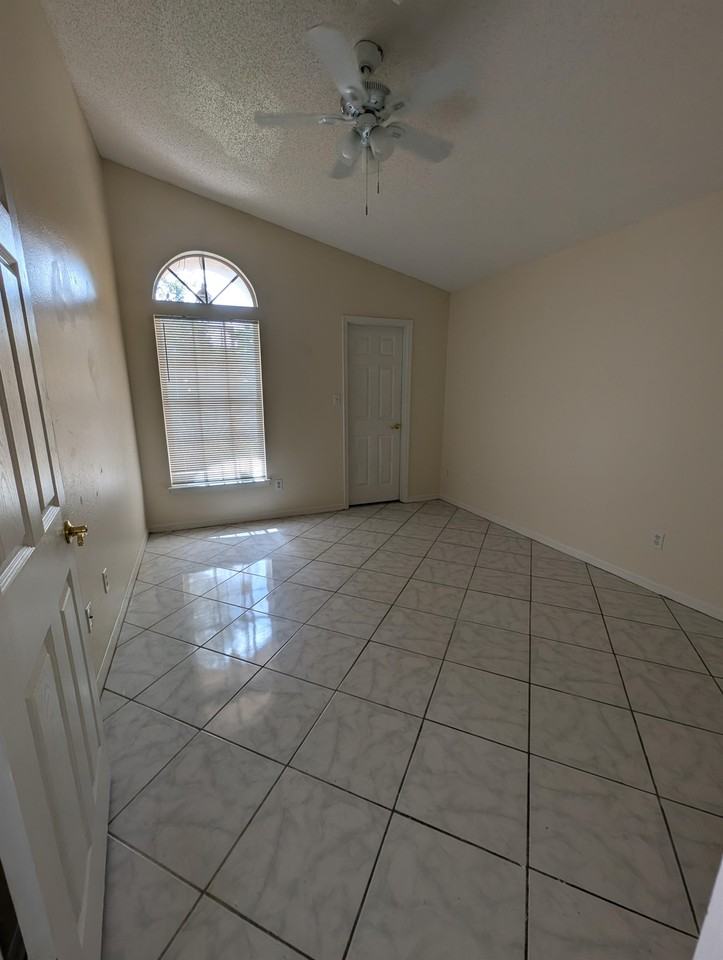 404 San Gabriel St #1 - Photo 5 of 13