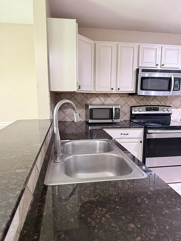 12604 Oceanside Dr - Photo 5 of 24