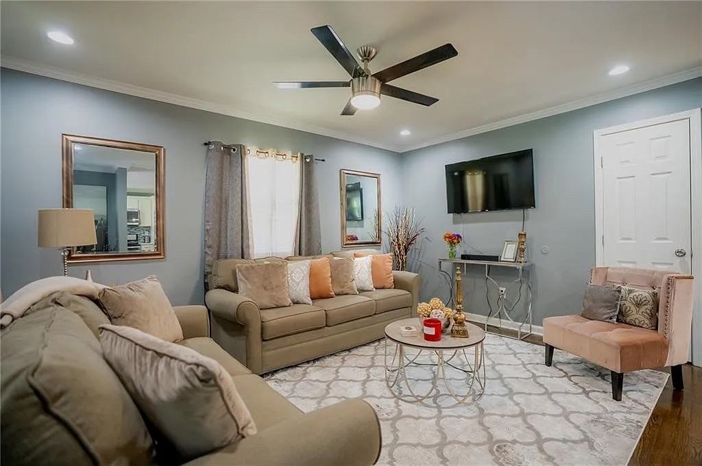 3052 Browns Mill Rd Se - Photo 5 of 40