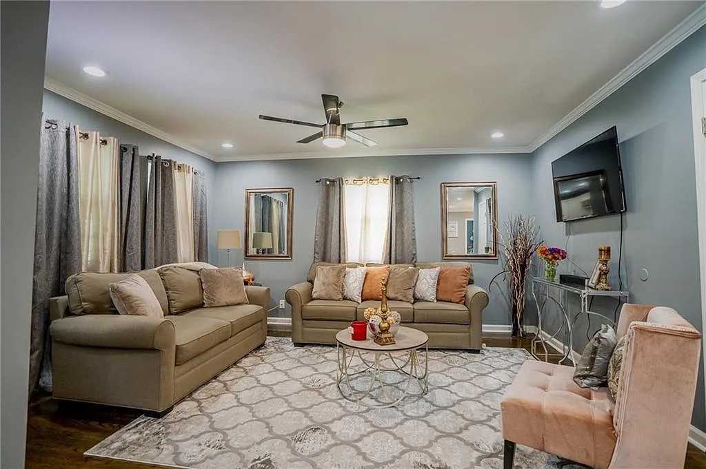 3052 Browns Mill Rd Se - Photo 6 of 40