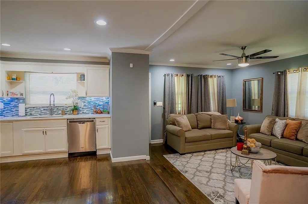 3052 Browns Mill Rd Se - Photo 7 of 40