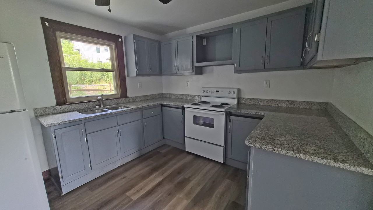 1204 Salt Springs Rd #4 - Photo 4 of 11