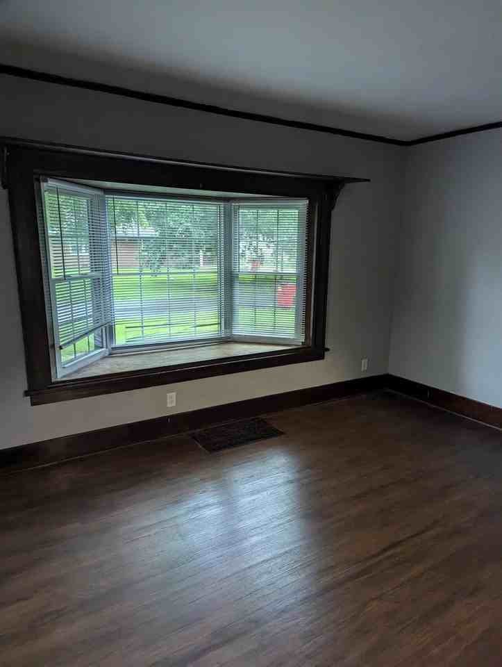1626 W Clark St #1 - Photo 2 of 21