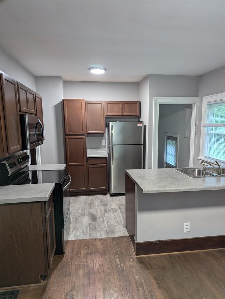 1626 W Clark St #1 - Photo 4 of 21