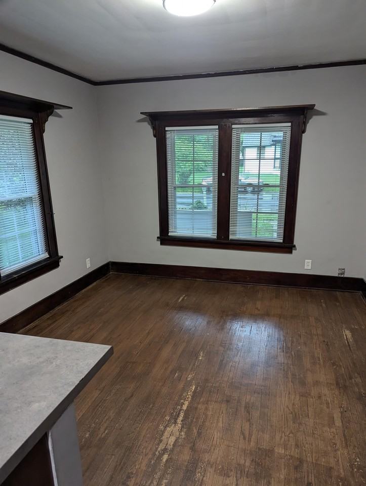 1626 W Clark St #1 - Photo 5 of 21