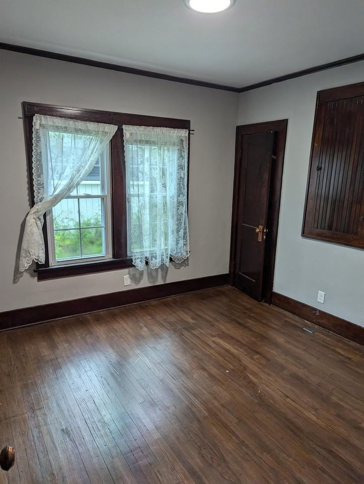 1626 W Clark St #1 - Photo 6 of 21