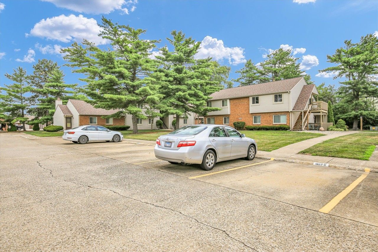 1613 Lyndhurst Dr #F - Photo 3 of 21
