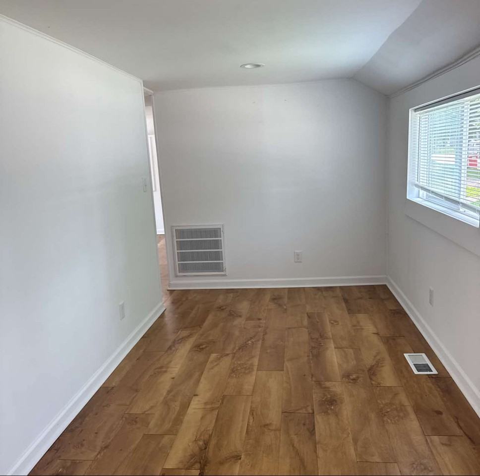 307 W Ells Ave #1 - Photo 4 of 12