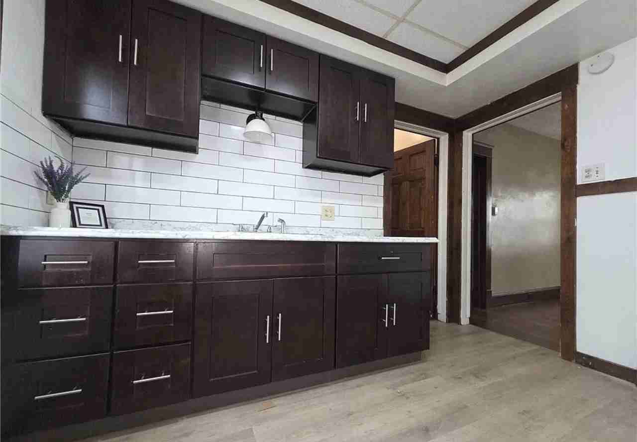 9611 Larnder Ave - Photo 2 of 24