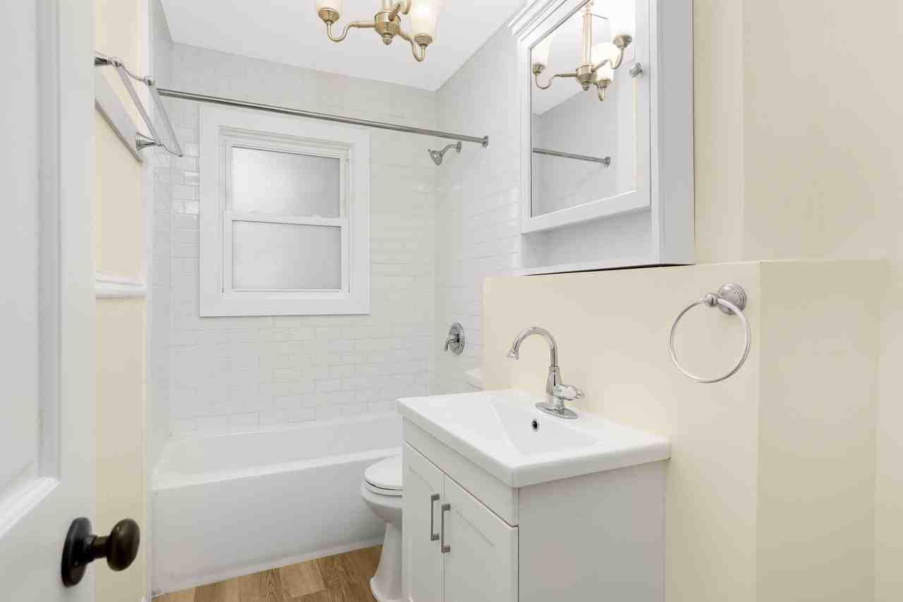 460 Beaumont Street East - Photo 2 of 32