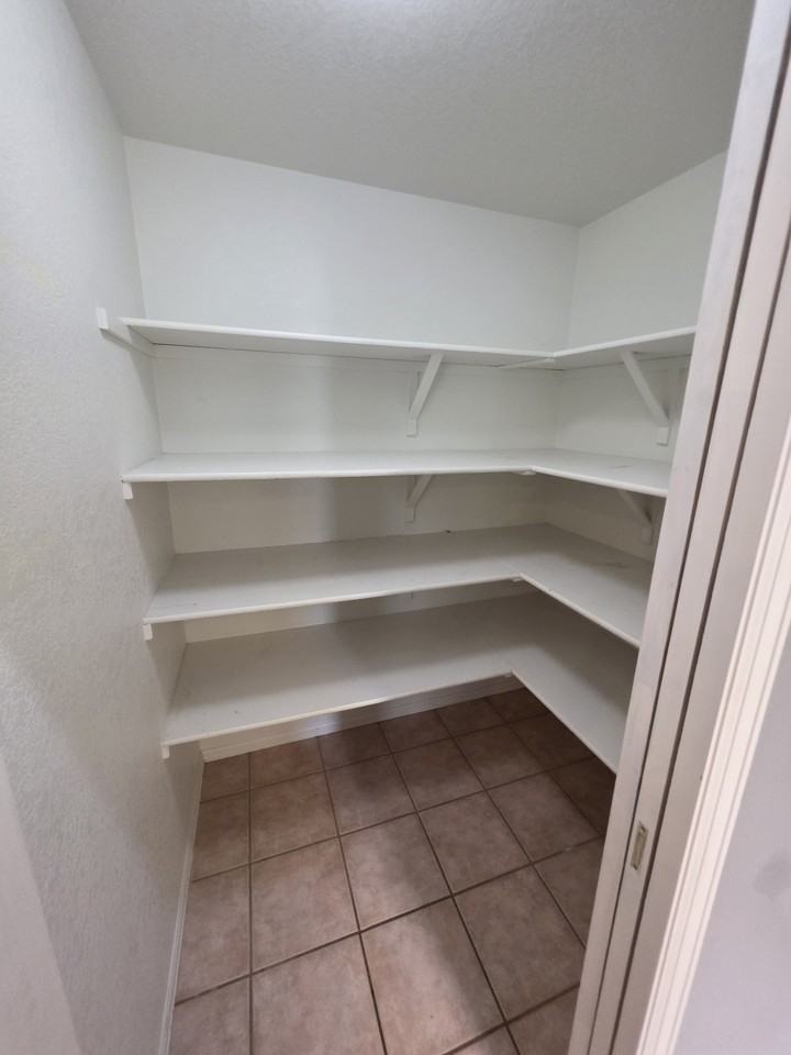615 Shadowbrook Dr #1 - Photo 7 of 10