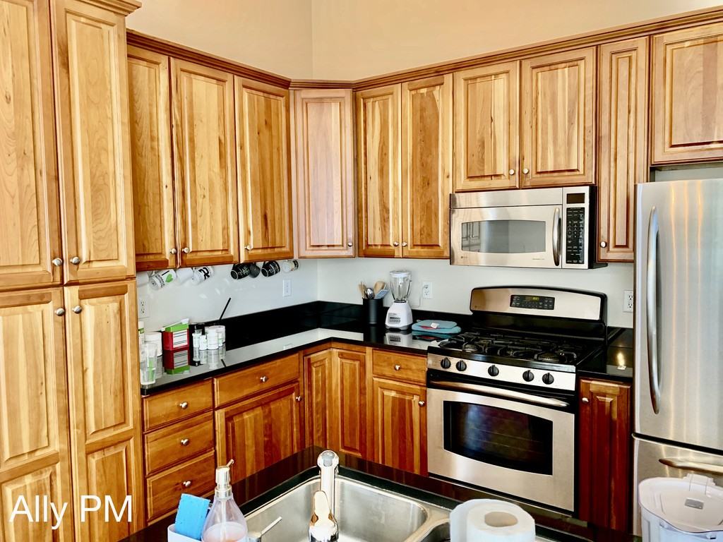 1052 Glenwood Station Ln #1 - Photo 6 of 20
