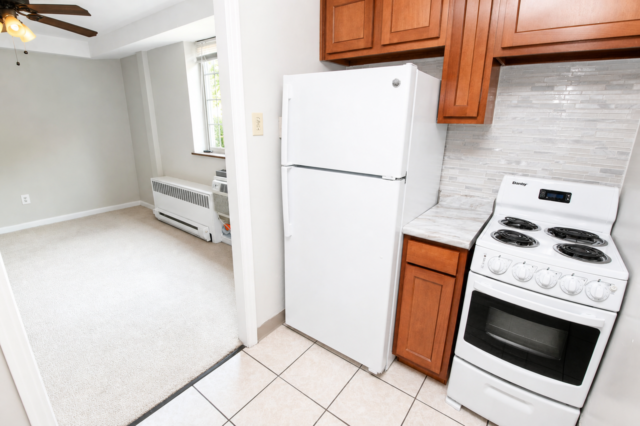 348 SOUTH HIGHLAND AVENUEAPT A #A - Photo 4 of 11