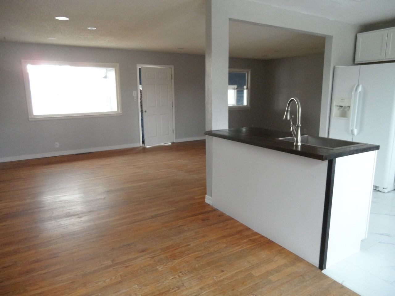 803 E Lyon St #1 - Photo 4 of 12