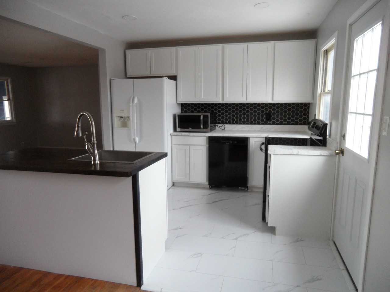 803 E Lyon St #1 - Photo 5 of 12