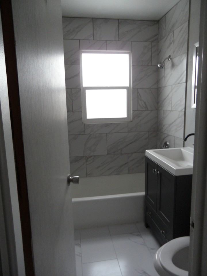 803 E Lyon St #1 - Photo 7 of 12