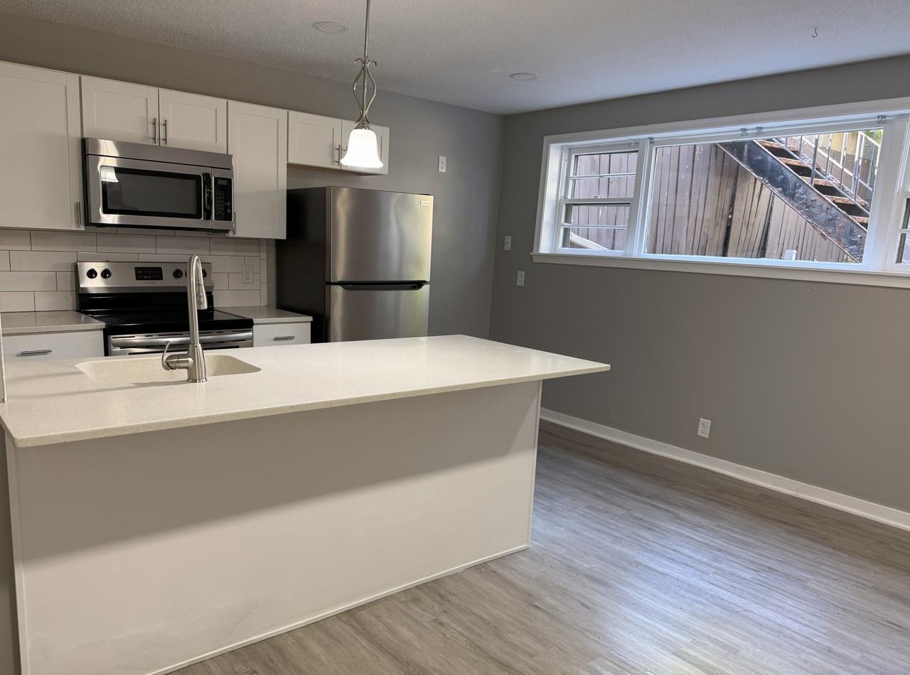 1010 S 29th St #7 - Photo 3 of 15