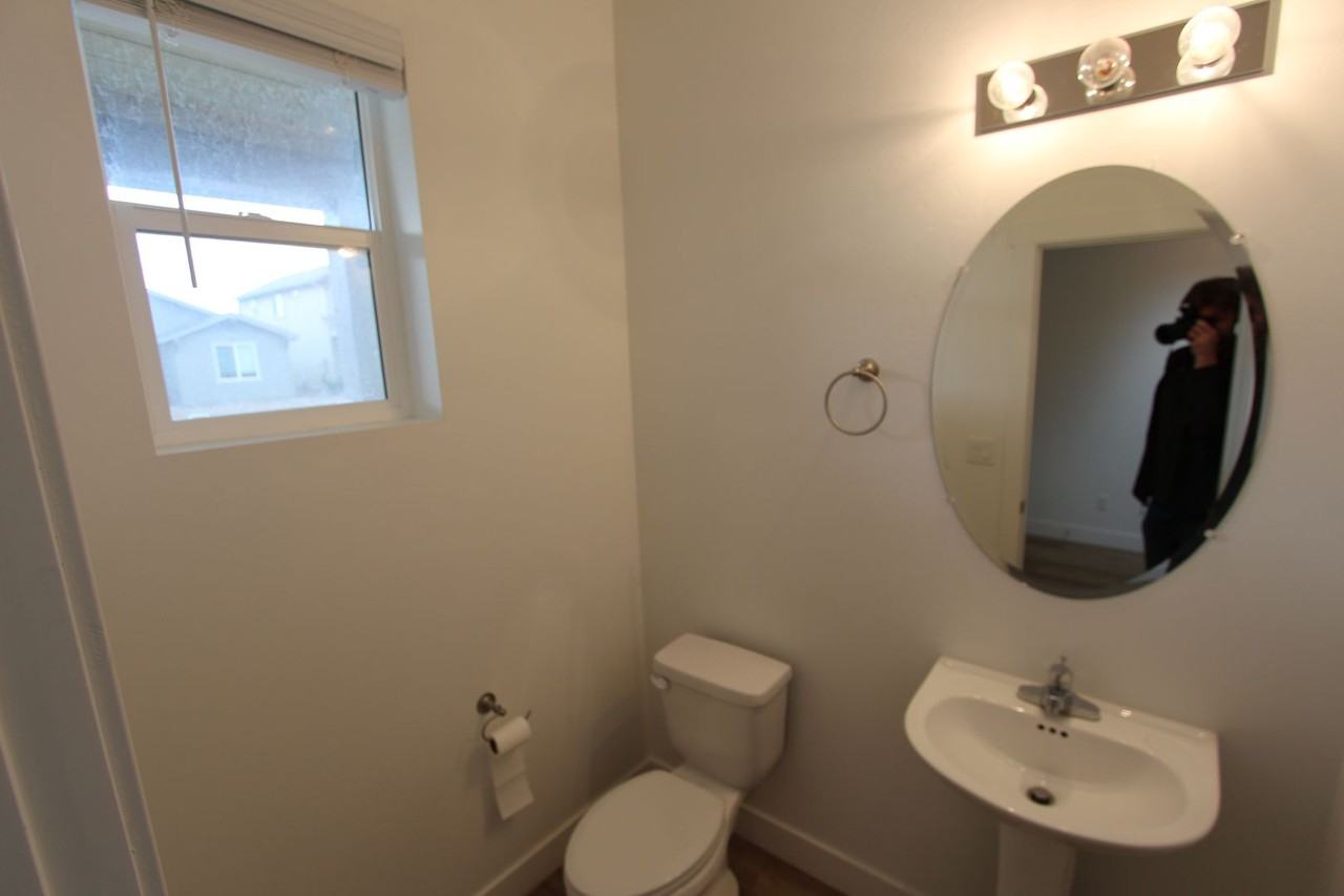 11880 Pegasus Rd - Photo 7 of 29