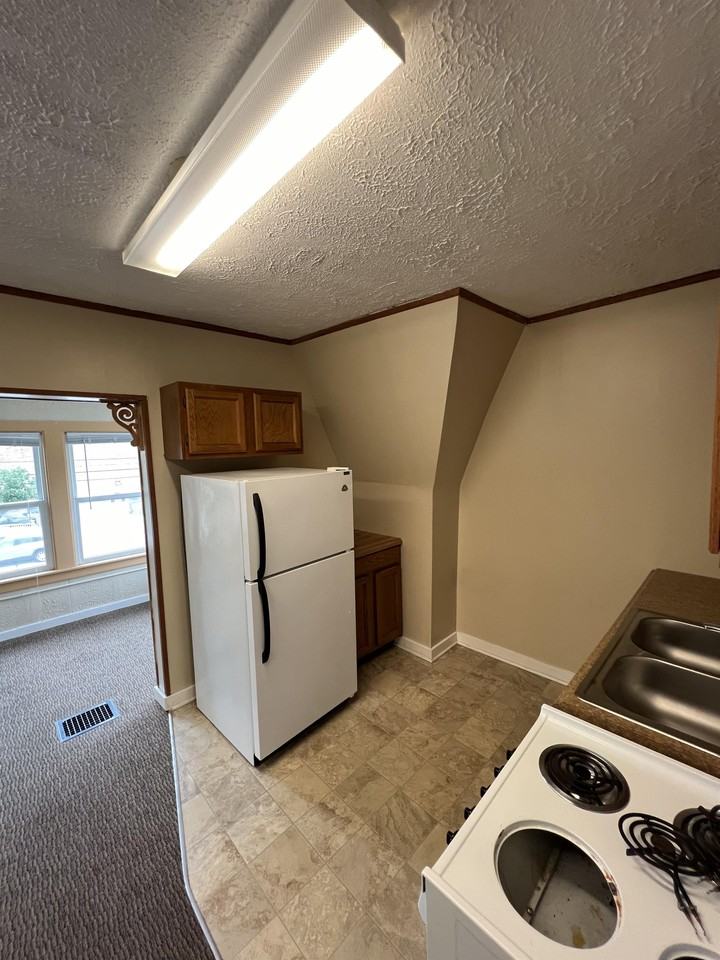 917 Linden Grove Ave #2 - Photo 6 of 9
