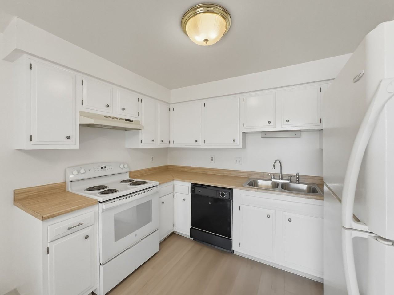 Simms Street 6155 - Photo 2 of 12