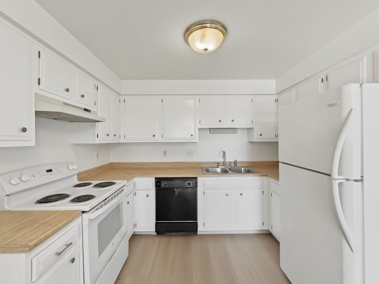 Simms Street 6155 - Photo 3 of 12