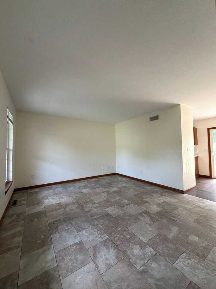 819 Colonial Manor Dr - Photo 4 of 28