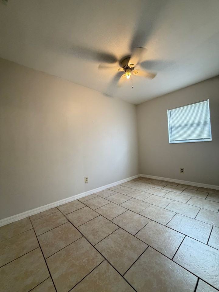 4423 Booker T Dr - Photo 5 of 19