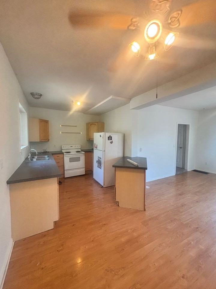 3938 Ne 6th Ave - Photo 2 of 6