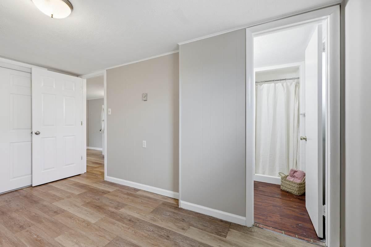 121 Fay St - Photo 6 of 27