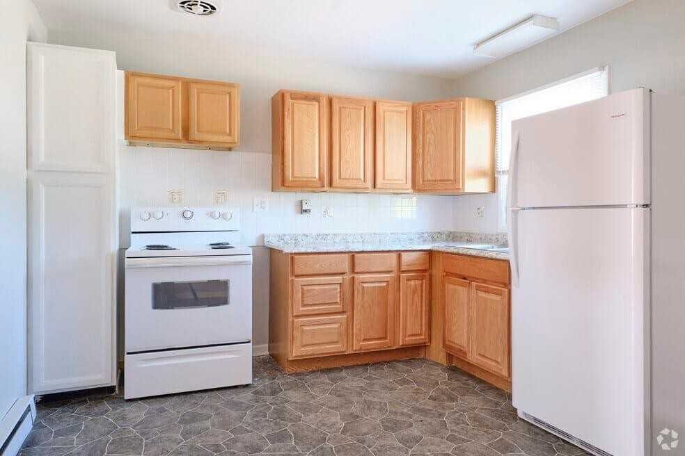 121 Fay St - Photo 4 of 27