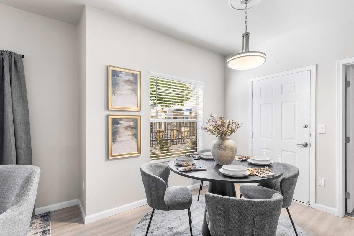 603 College Pkwy - Photo 2 of 29