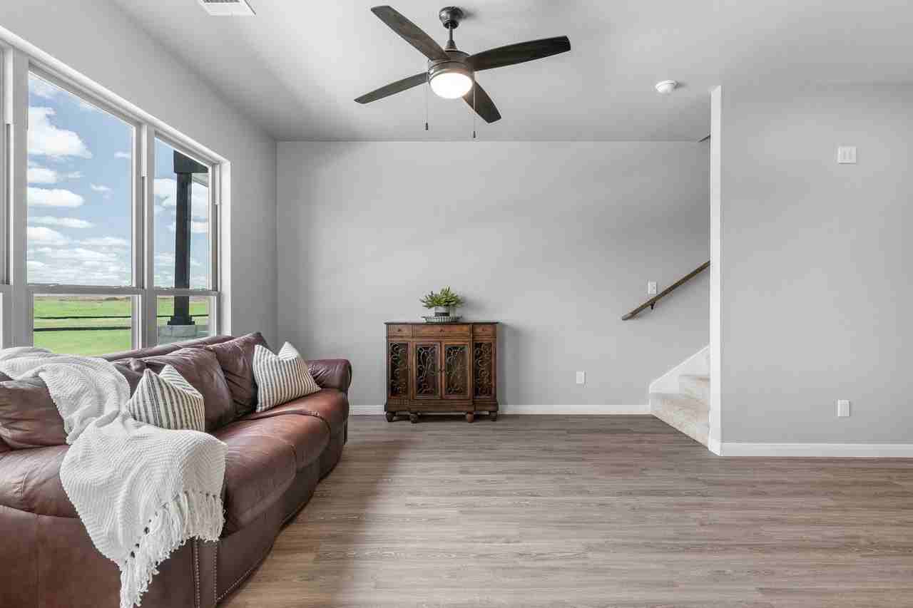 733 Meiomi Dr - Photo 3 of 8
