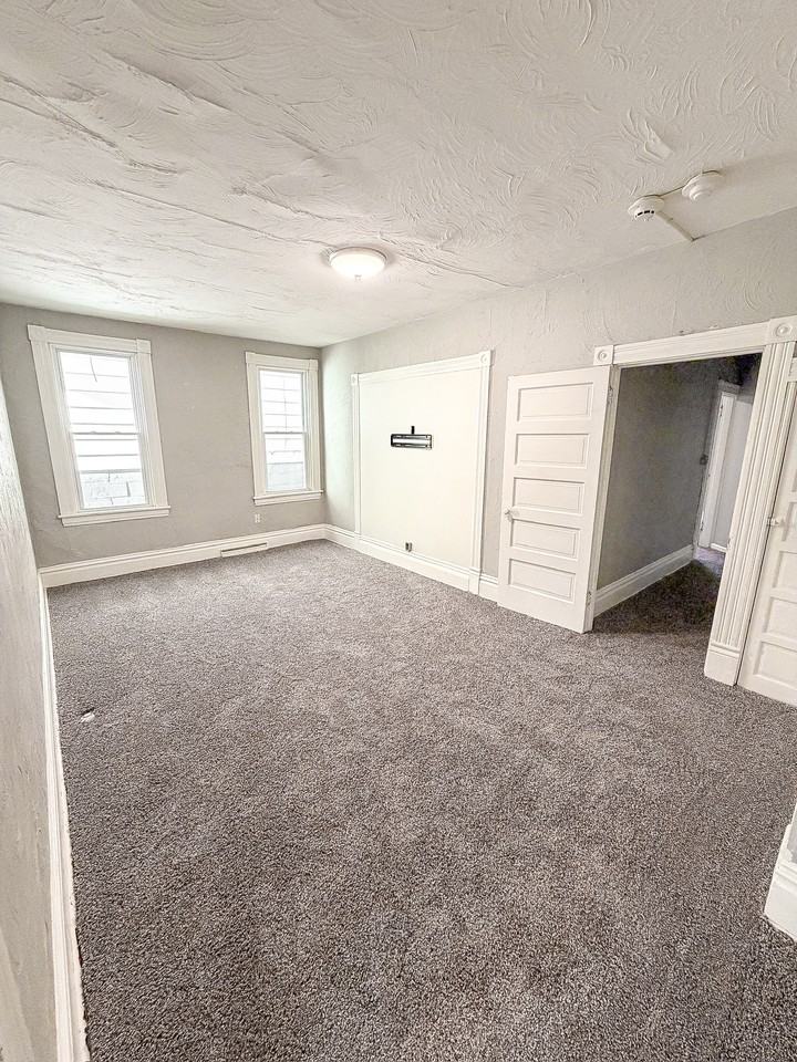 135 N Hamilton Ave #2 - Photo 7 of 10