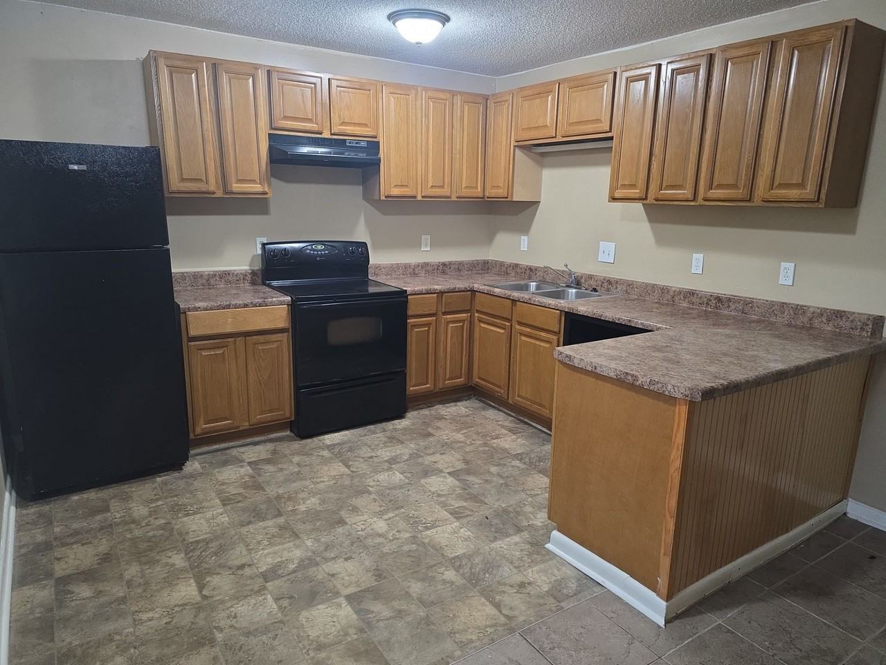 1406 Ascent Trl Nw #B - Photo 2 of 5