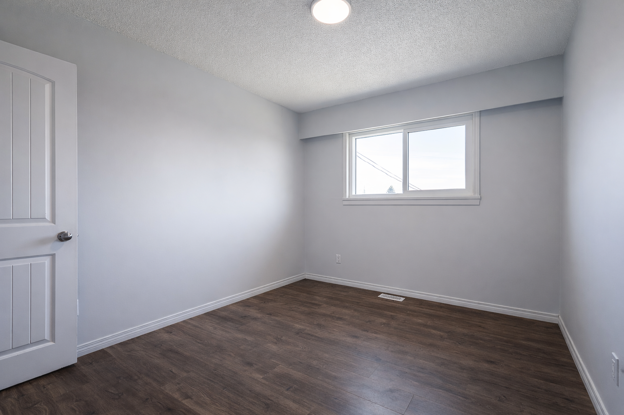 33123 6th Ave - Photo 6 of 14